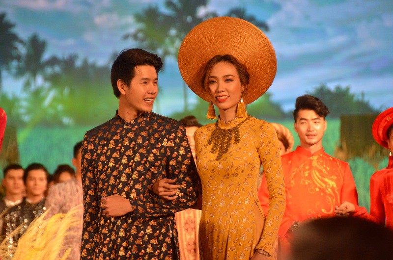 Lung linh đêm Lễ hội Áo dài 2018 tại TP HCM - Ảnh 15.