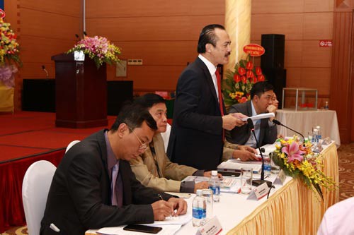 VFF phải là đất diễn của các ông bầu