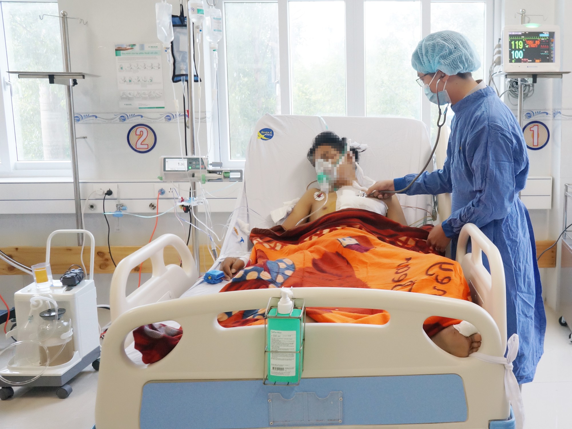 Phút giây thoát chết của chàng trai bứt động mạch - Ảnh 1.
