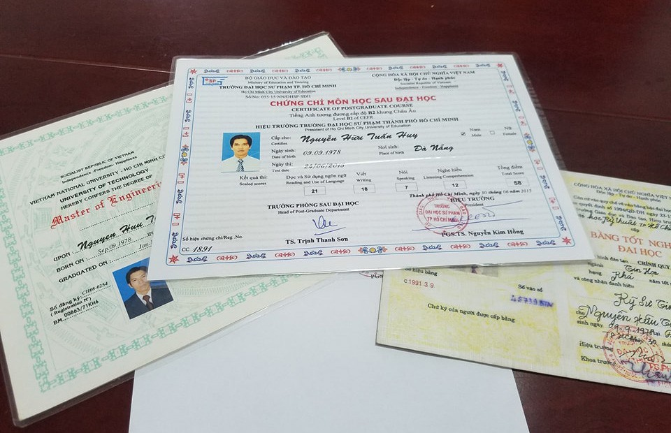 Đang bị điều tra vẫn làm giả hàng loạt bằng cấp để xin việc làm - Ảnh 1.