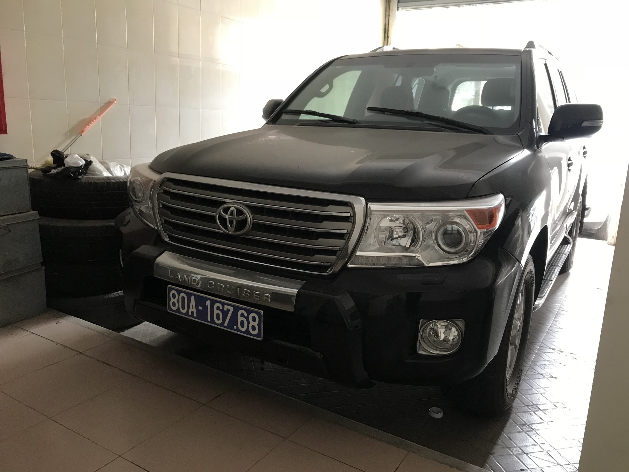 Đấu giá thất bại 2 xe ô tô sang doanh nghiệp tặng tỉnh Nghệ An
