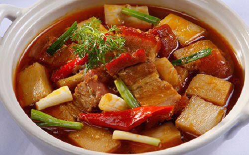Thịt quay kho với măng tươi