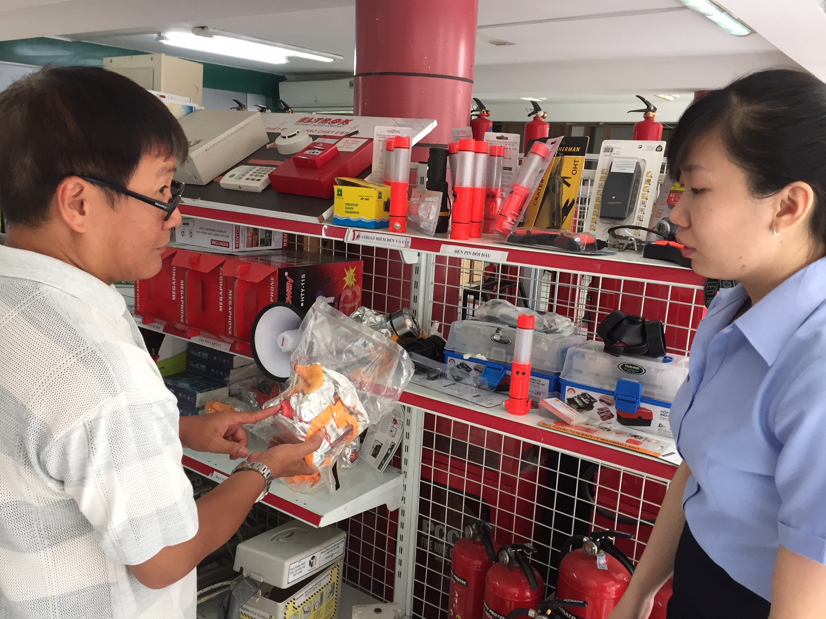 Đa dạng thiết bị thoát hiểm khi cháy, chủ yếu là hàng Trung Quốc - Ảnh 3.