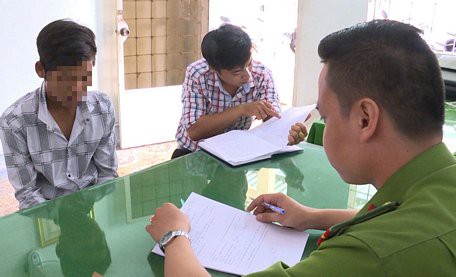Bé gái 11 tuổi chống cự quyết liệt, thoát khỏi "yêu râu xanh"
