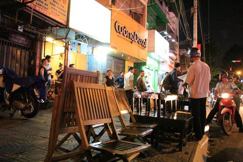 Loay hoay giành lại vỉa hè