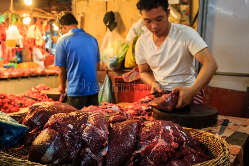 Kh&oacute; tin: Thịt b&ograve; Nhật 10 triệu/kg, d&acirc;n Campuchia mỗi người ăn 3 kg - Ảnh 2.