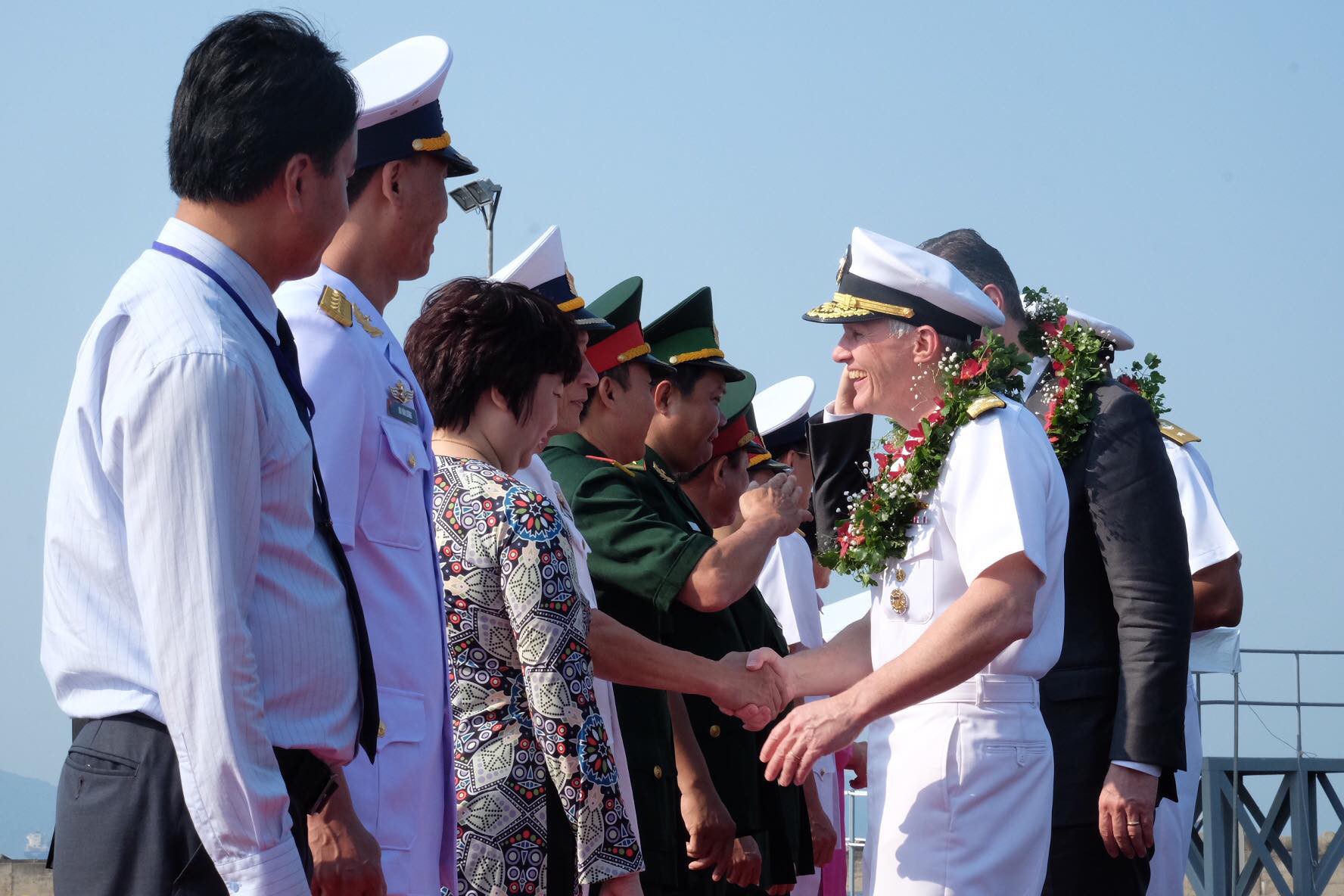 Tàu sân bay USS Carl Vinson đến Đà Nẵng: Mỹ ủng hộ Việt Nam vững mạnh, độc lập - Ảnh 6.