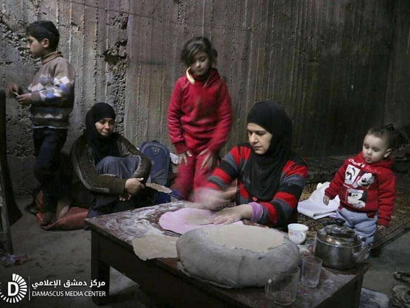Tổng thống Assad tuy&ecirc;n bố tiếp tục chiến dịch ở Đ&ocirc;ng Ghouta - Ảnh 3.