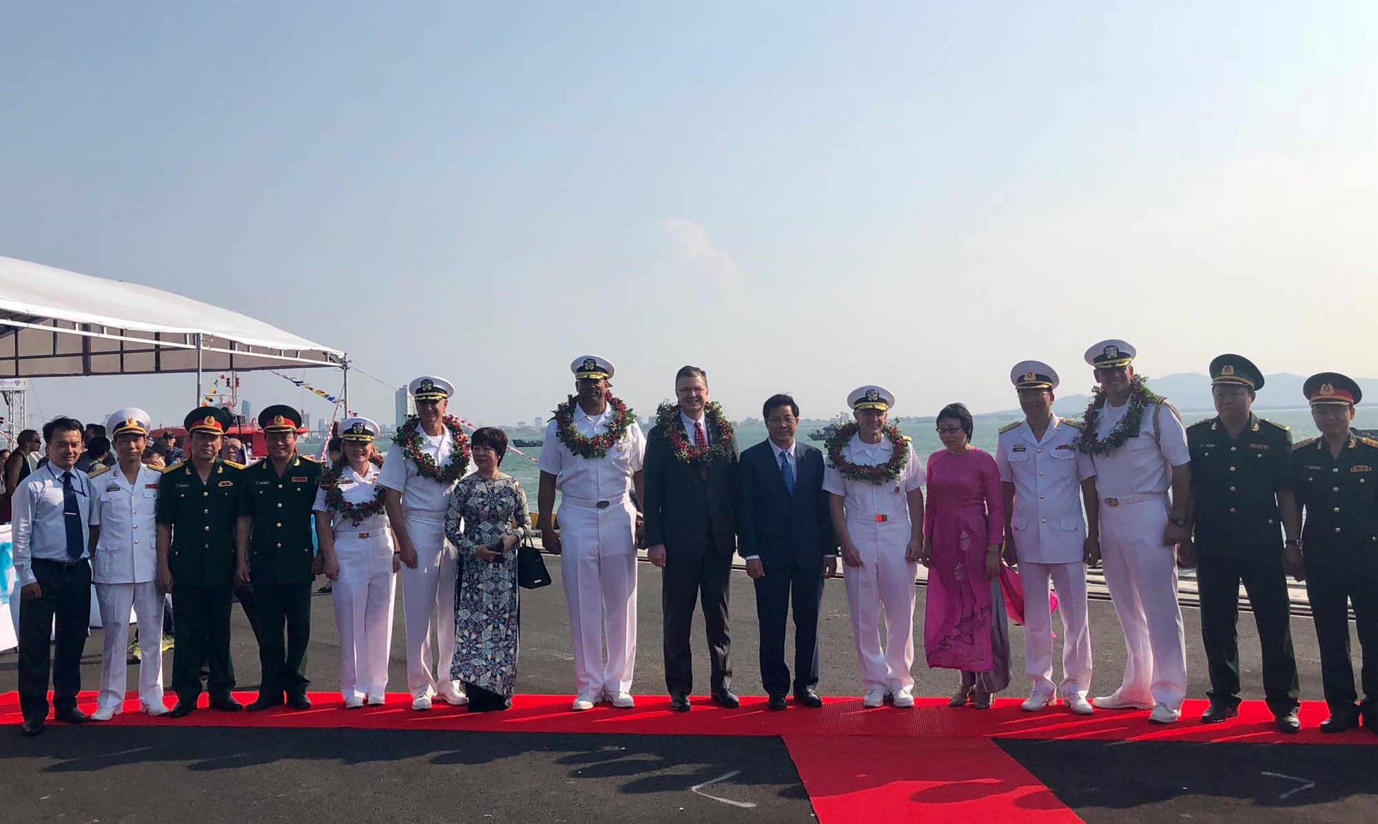 Tàu sân bay USS Carl Vinson đến Đà Nẵng: Mỹ ủng hộ Việt Nam vững mạnh, độc lập - Ảnh 7.
