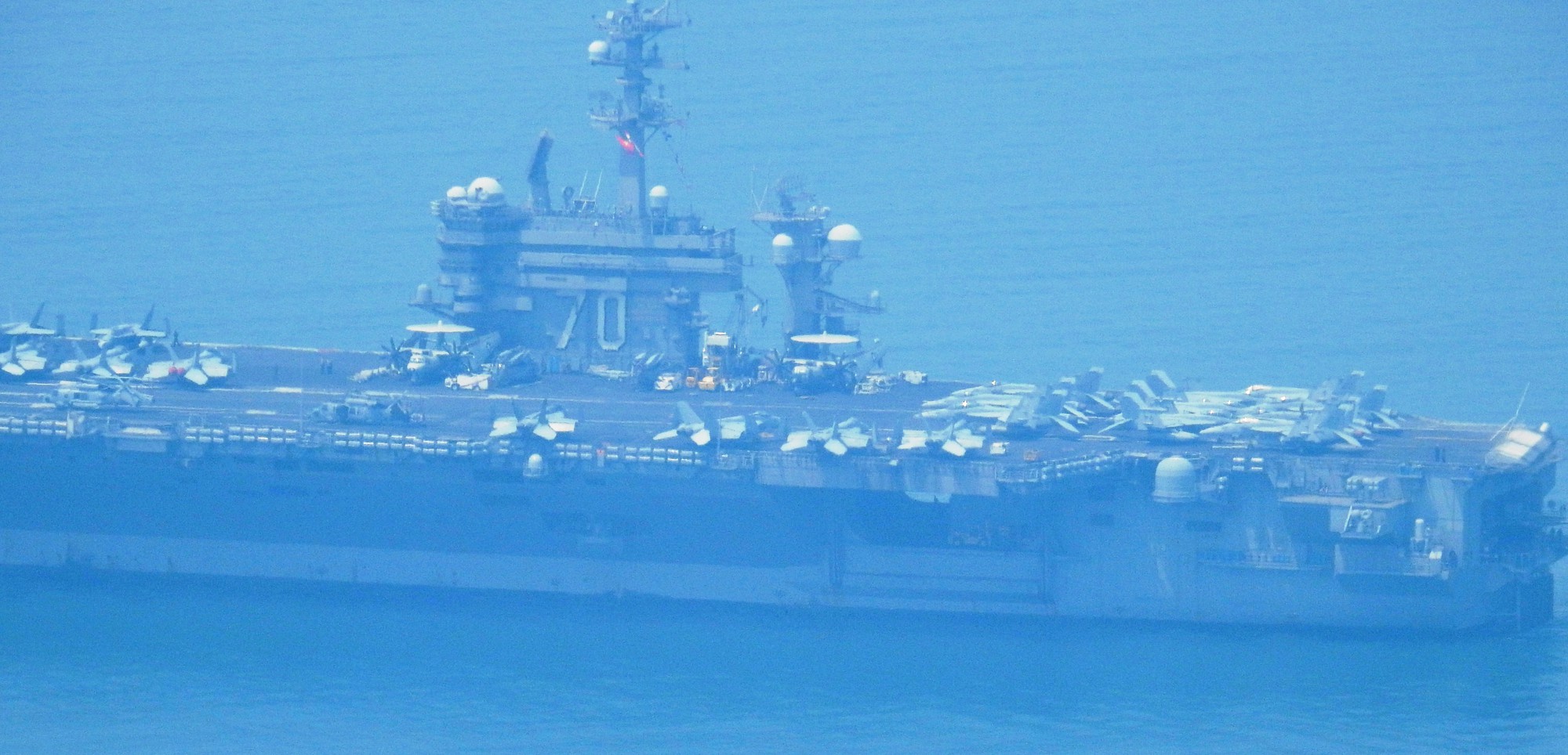 Tàu sân bay USS Carl Vinson đã vào vùng biển cảng Tiên Sa