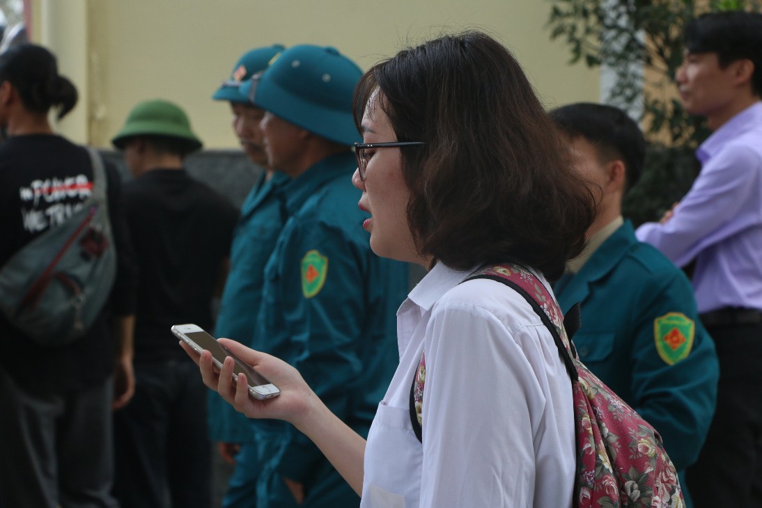 X&uacute;c động gi&acirc;y ph&uacute;t chia tay người th&acirc;n l&ecirc;n đường t&ograve;ng qu&acirc;n - Ảnh 13.