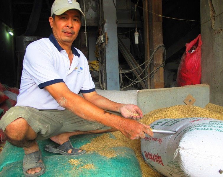 Một túi vàng bỏ quên trong bao lúa, nhiều người nhận là chủ nhân