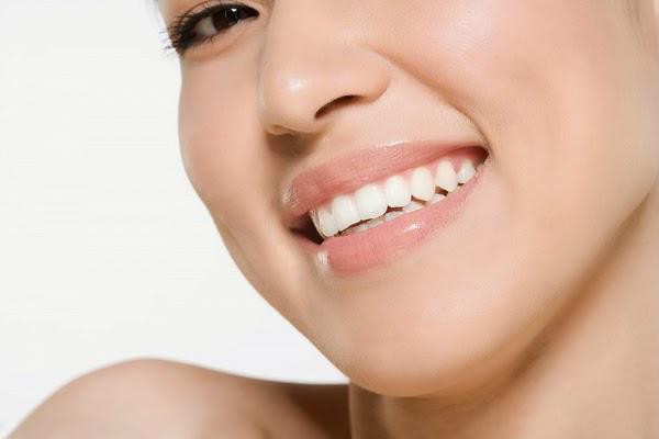 Biết c&ocirc;ng dụng n&agrave;y chị em sẽ đổ x&ocirc; đi mua oxy gi&agrave; - Ảnh 2.