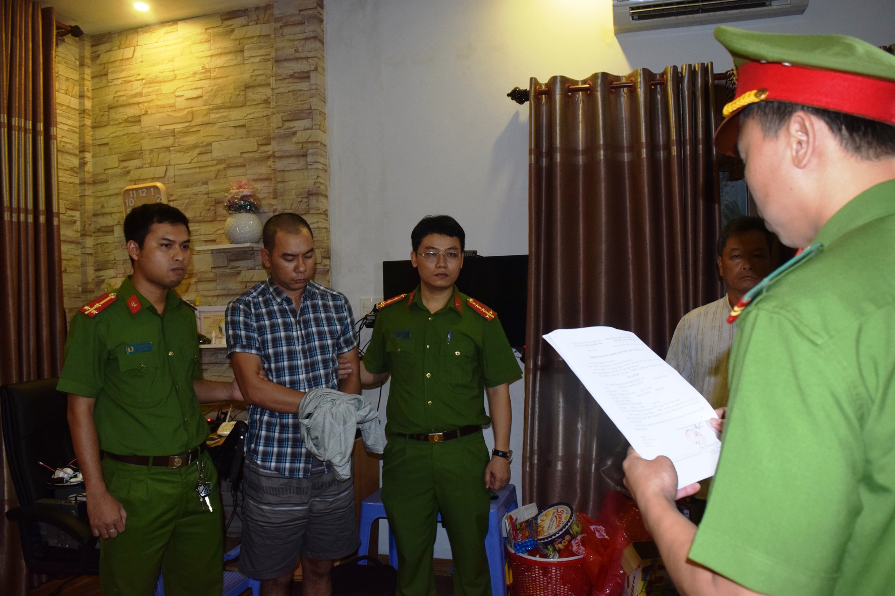 Đánh sập đường dây đánh bạc qua mạng gần 100 tỉ đồng - Ảnh 3.