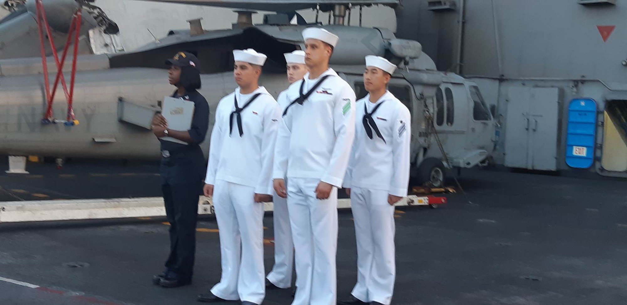 Ngắm dàn máy bay khủng trên tàu sân bay USS Carl Vinson - Ảnh 12.