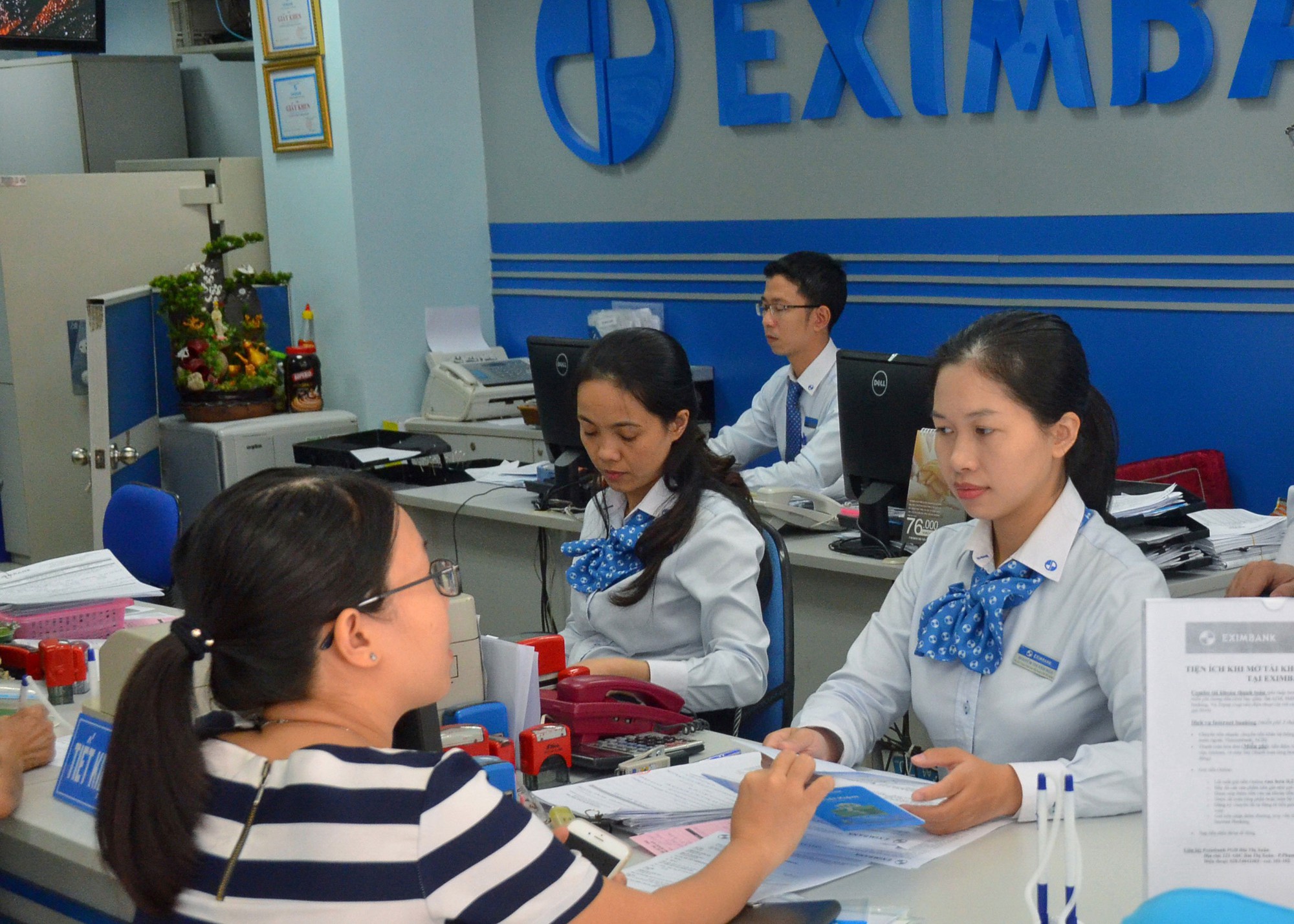 Kh&aacute;ch h&agrave;ng bị chiếm đoạt 245 tỉ đồng: Eximbank vẫn chần chừ - Ảnh 2.