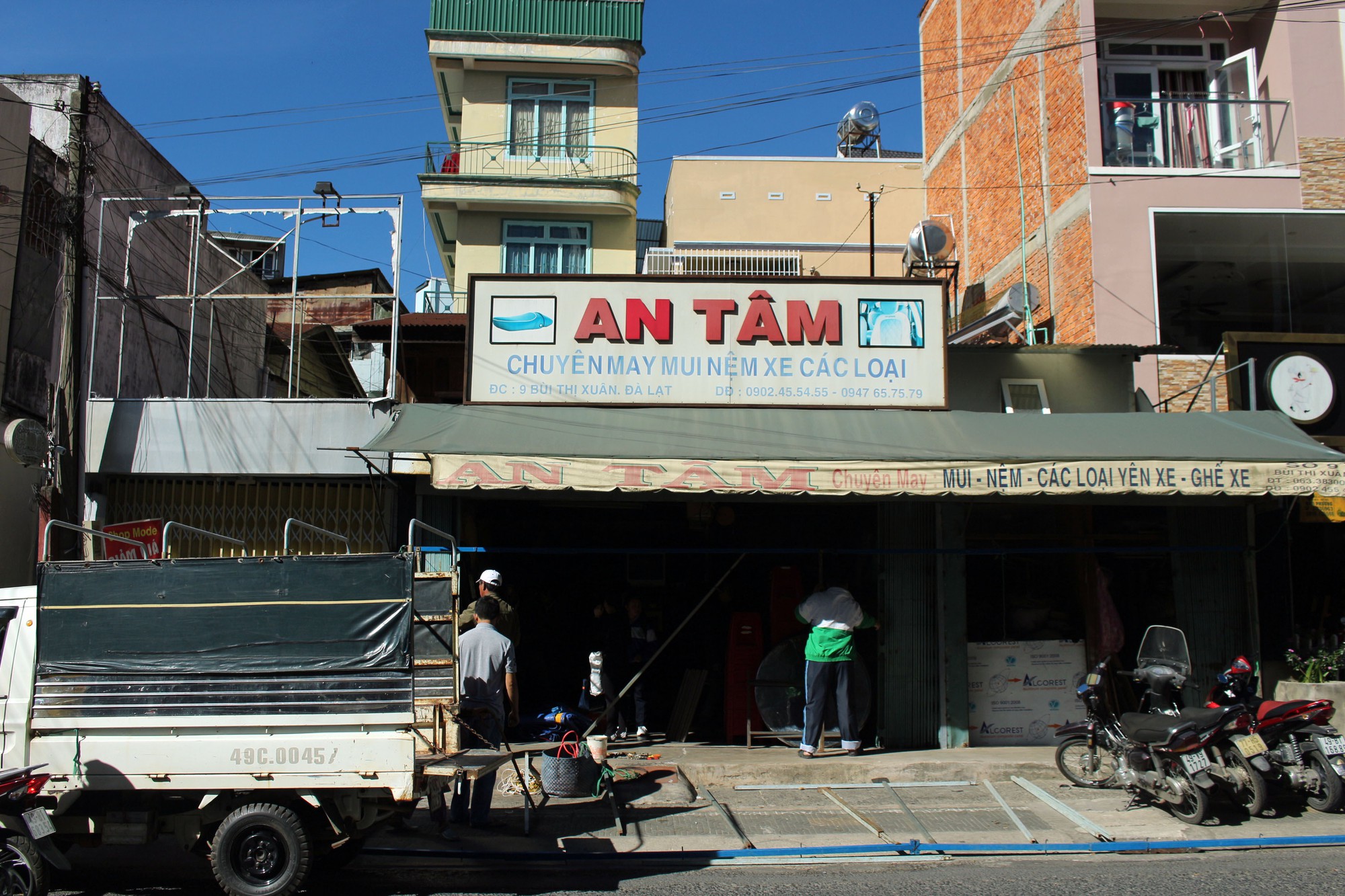 Đâm chết vợ rồi tự sát trước mặt con nhỏ - Ảnh 2.