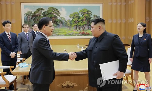 &Ocirc;ng Kim Jong-un g&acirc;y bất ngờ sau khi nhận thư tổng thống H&agrave;n Quốc - Ảnh 1.