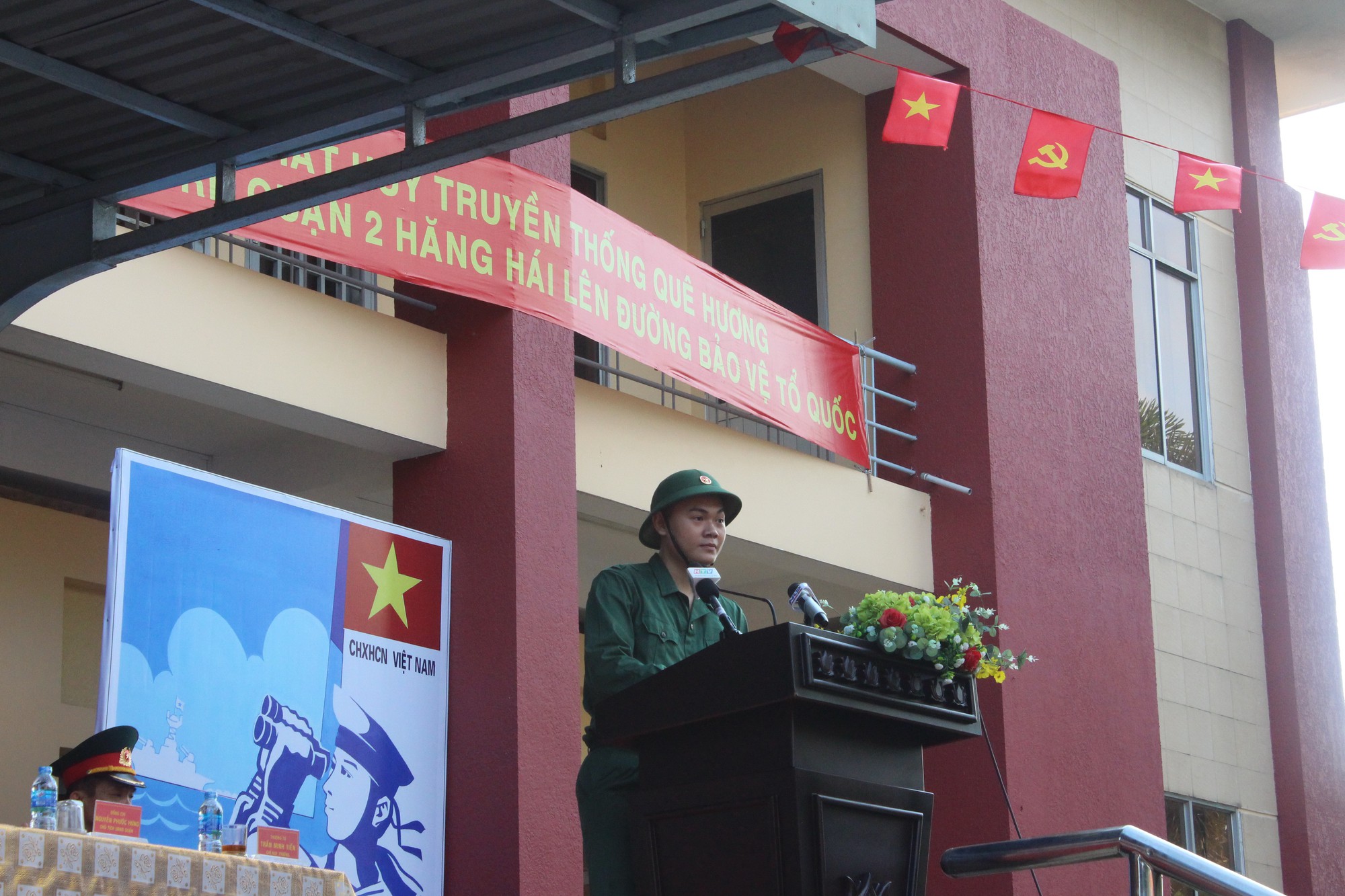 Tiễn thanh ni&ecirc;n nhập ngũ, B&iacute; thư Nguyễn Thiện Nh&acirc;n kể chuyện xưa - Ảnh 5.