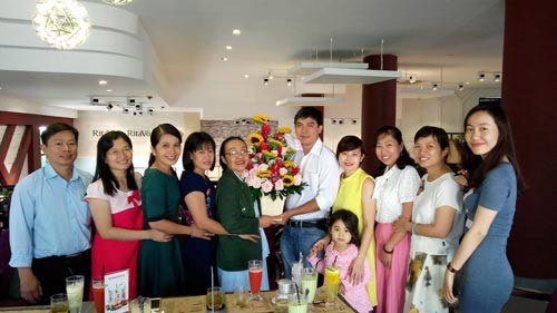 "Bông hồng vàng" không tuổi