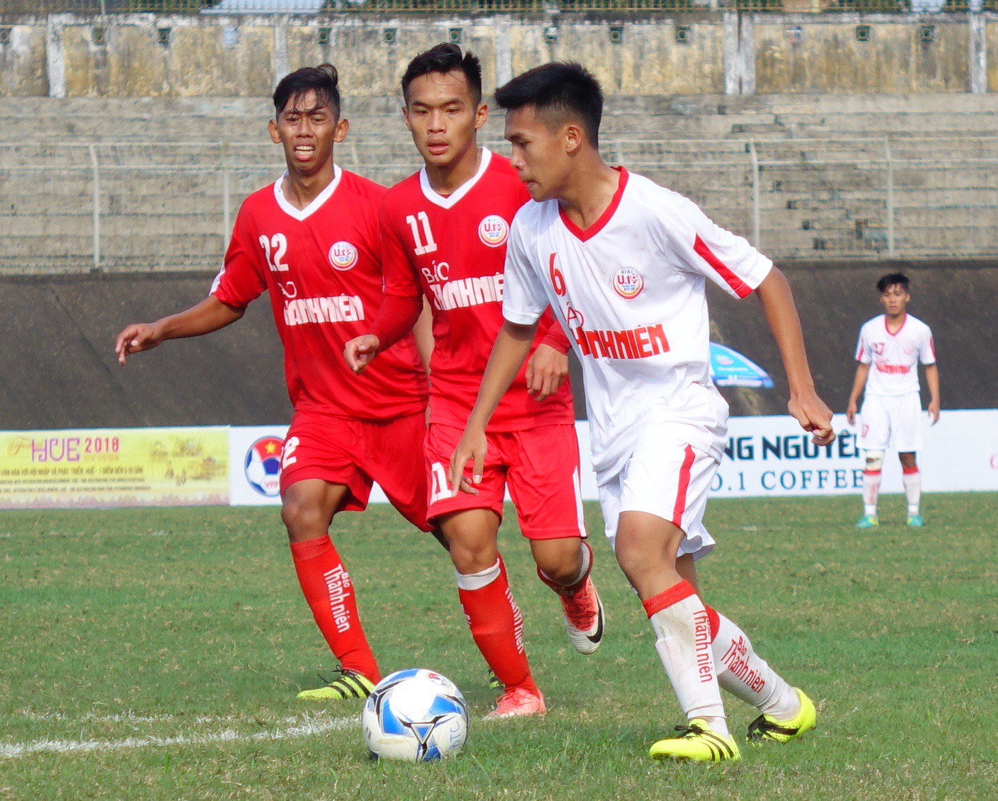 VCK Giải U19 Quốc gia 2018: Tư duy b&oacute;ng đ&aacute; của HLV Graechen được ph&aacute;t huy - Ảnh 4.