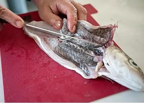 Những bộ phận của gà, lợn, cá tuyệt đối không nên ăn - Ảnh 2.