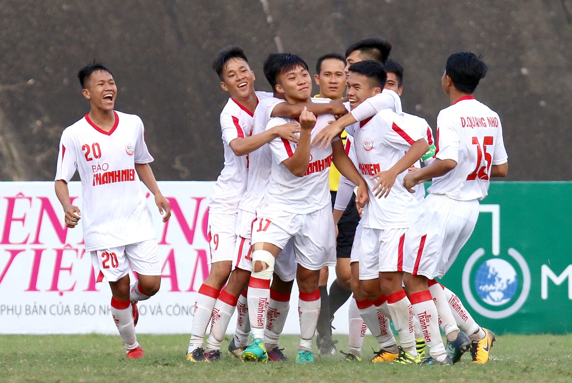 VCK Giải U19 Quốc gia 2018: Tư duy b&oacute;ng đ&aacute; của HLV Graechen được ph&aacute;t huy - Ảnh 6.