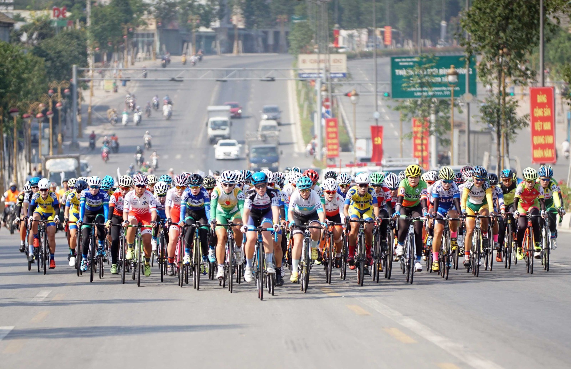 HCV ASIAD 2014 về nhất chặng đầu - Ảnh 4.