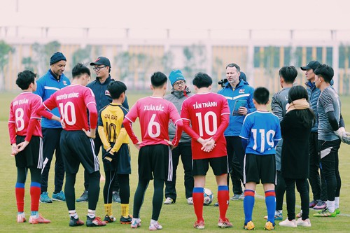 PVF tìm học trò cho Paul Scholes, Ryan Giggs