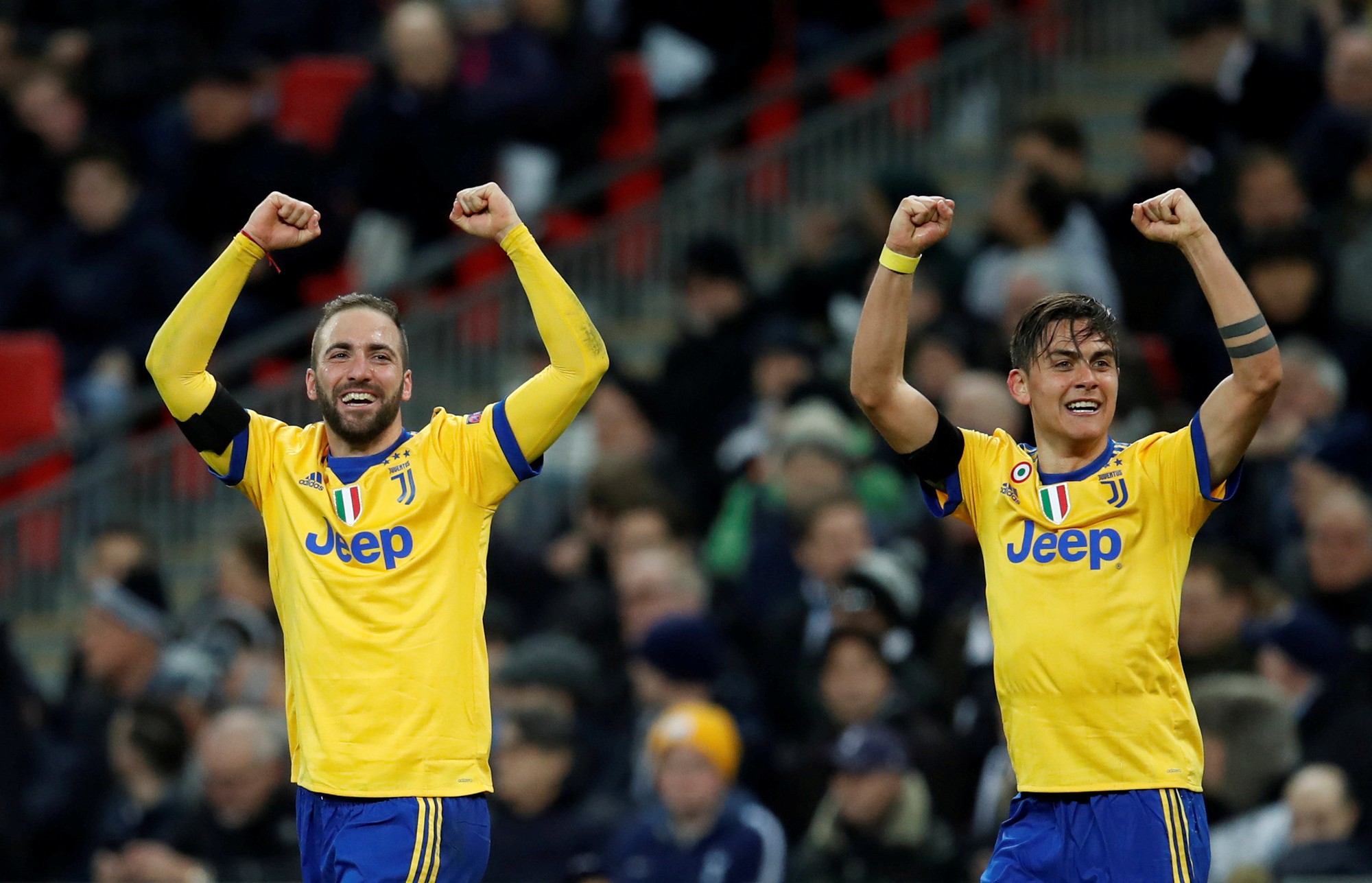 Lội ngược dòng trong 210 giây, Juventus tiến vào tứ kết
