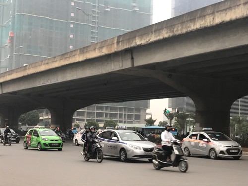 Nếu Uber, Grab kh&ocirc;ng chấp h&agrave;nh nghi&ecirc;m, mời ra khỏi Việt Nam! - Ảnh 1.