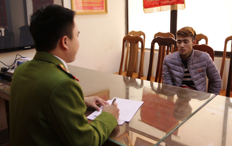 Bị can được ghi chép tài liệu vụ án và đưa vào buồng giam