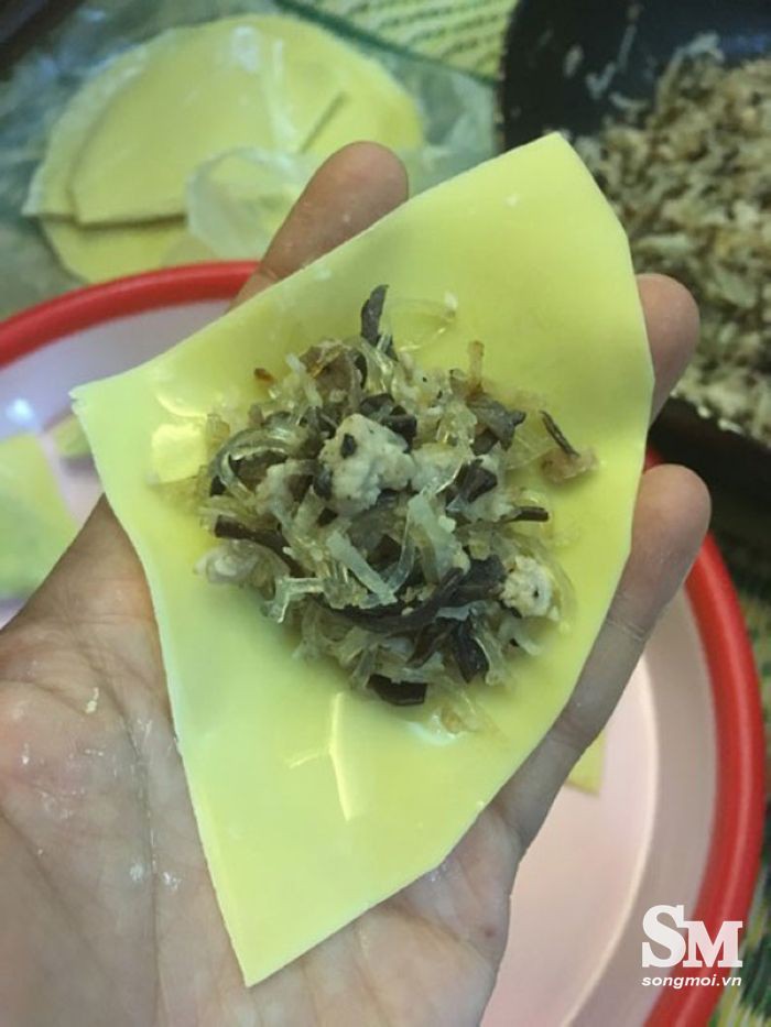 Trổ t&agrave;i l&agrave;m b&aacute;nh gối mini khiến mẹ &ldquo;tr&ograve;n mắt&rdquo; ng&agrave;y 8/3 - Ảnh 2.