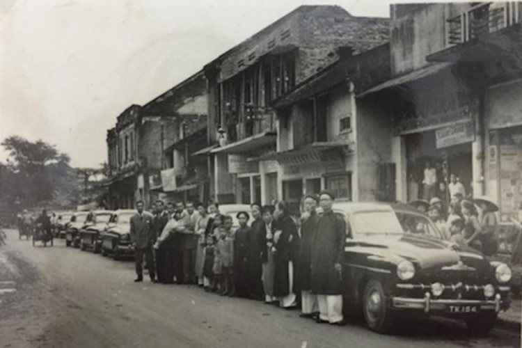 Soi loạt &ocirc;t&ocirc; hạng sang tại Việt Nam những năm 50 - Ảnh 11.