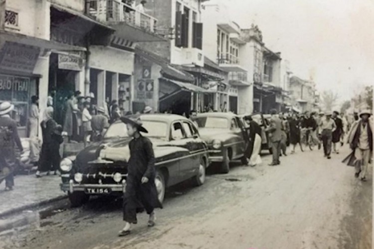 Soi loạt &ocirc;t&ocirc; hạng sang tại Việt Nam những năm 50 - Ảnh 10.