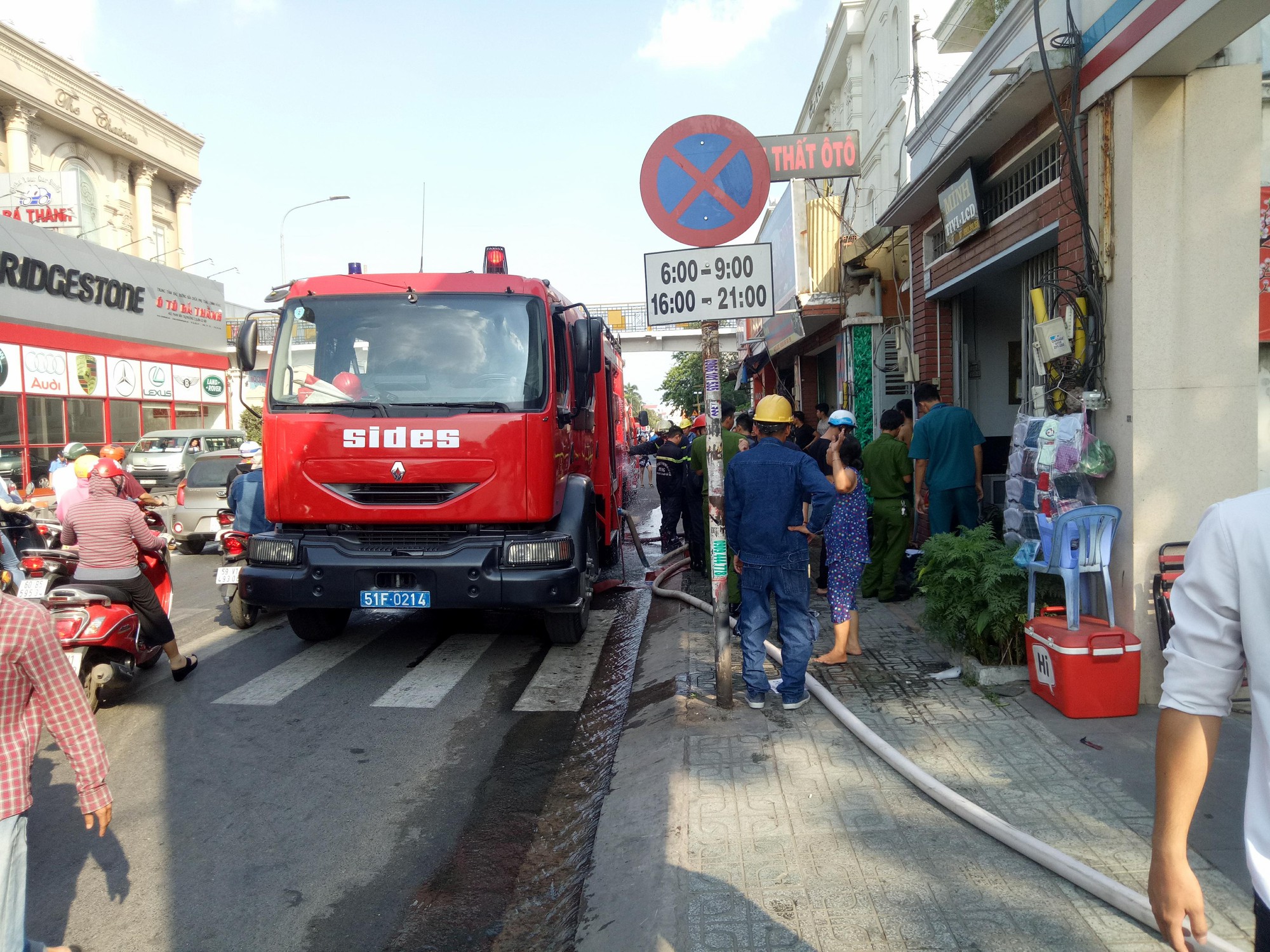 Cháy tiệm sơn sửa xe máy, khu dân cư nháo nhào