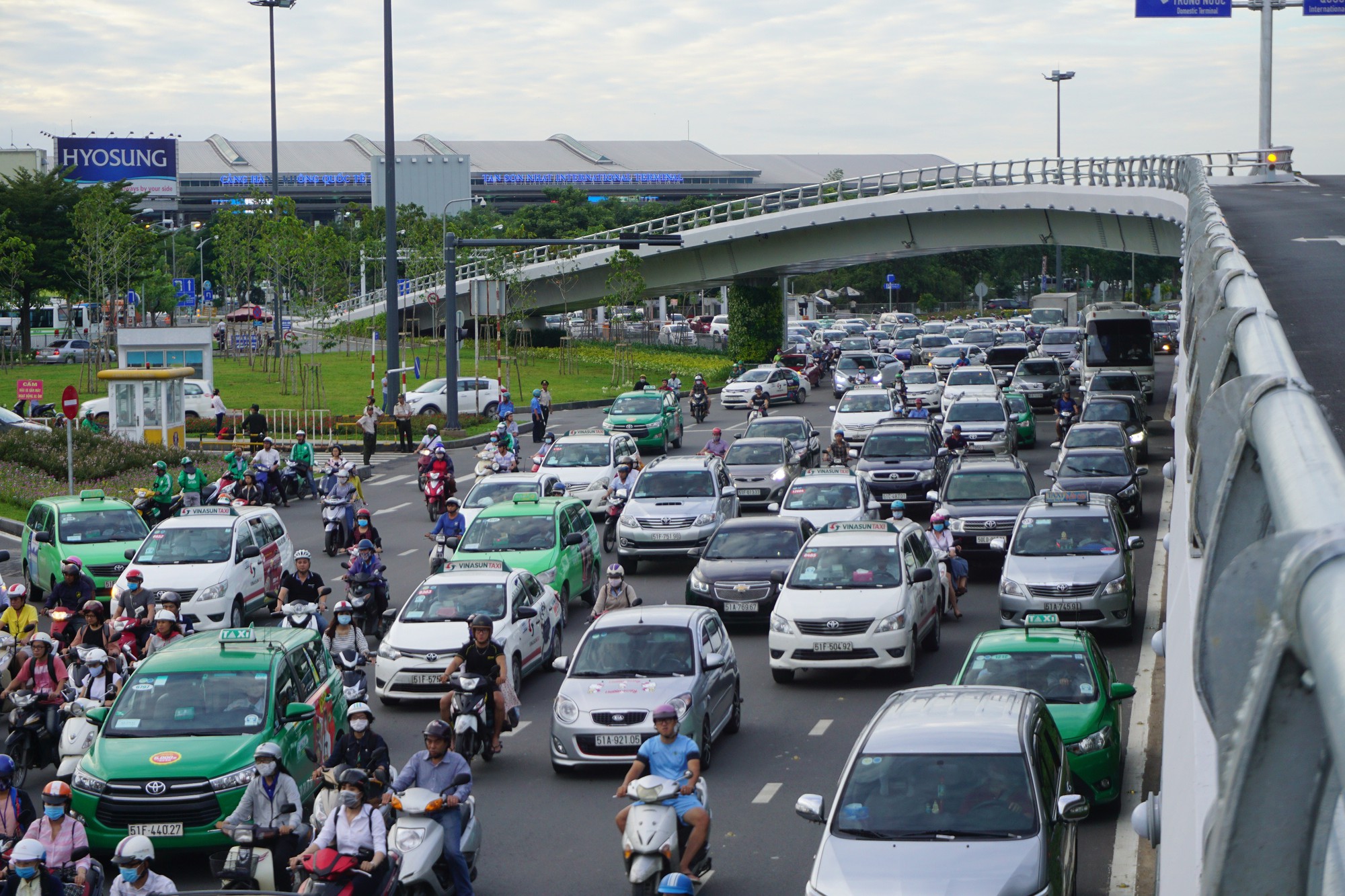 Uber, Grab: Đâu thể quản không được thì cấm!