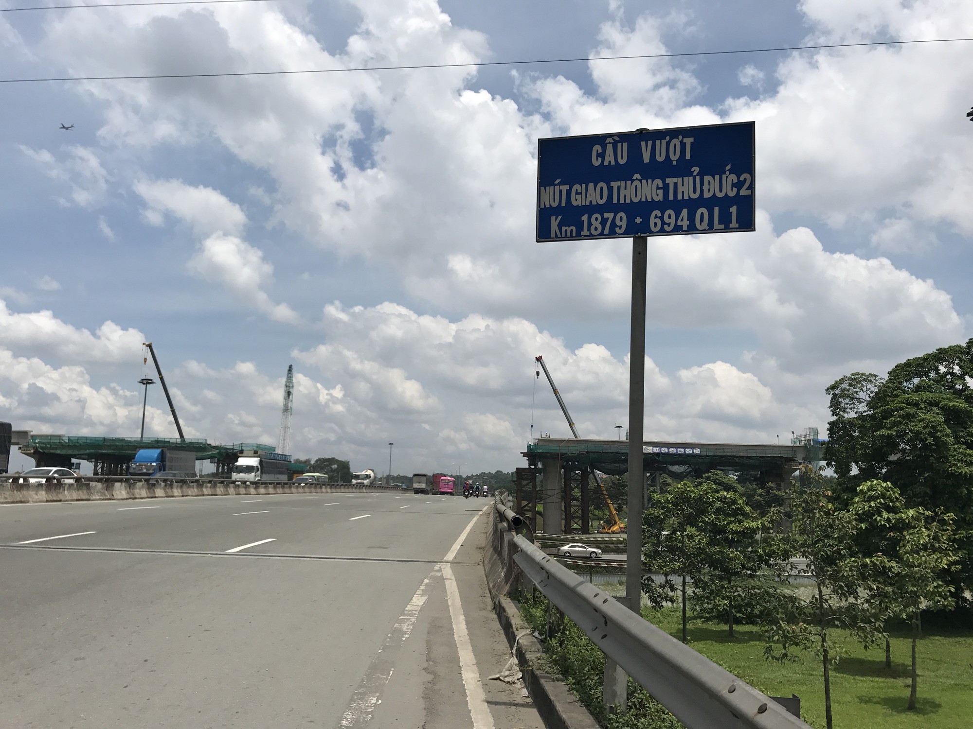 TP HCM: Ngưng lưu thông qua cầu vượt trạm 2 trong 1 tháng