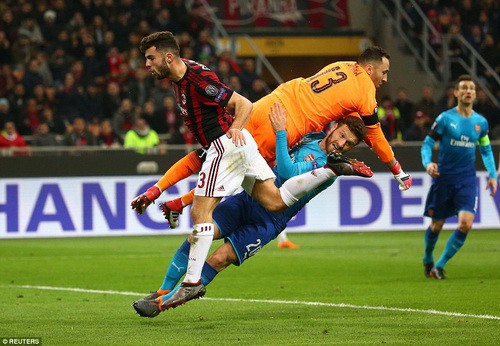 Arsenal bùng nổ khó tin, AC Milan thua tan tác sân nhà - Ảnh 7.