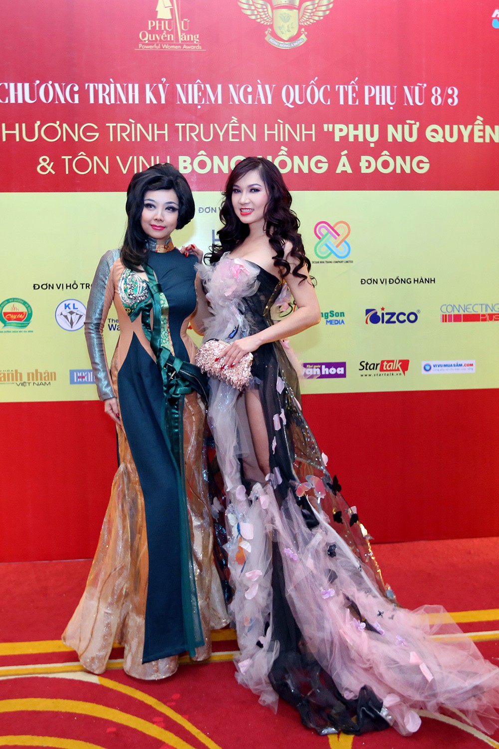 Kavie Trần lộng lẫy tr&ecirc;n thảm đỏ sự kiện Phụ nữ quyền năng - Ảnh 1.