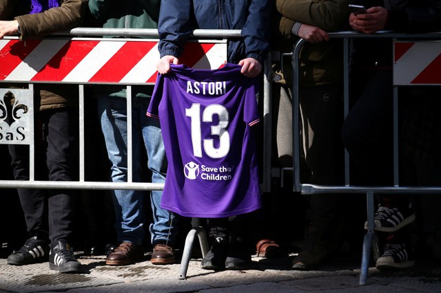 Hàng ngàn người đau buồn tiễn Astori - Ảnh 12.