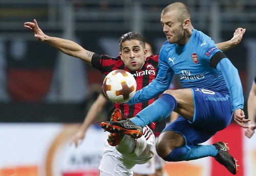 Arsenal bùng nổ khó tin, thắng AC Milan ở Ý