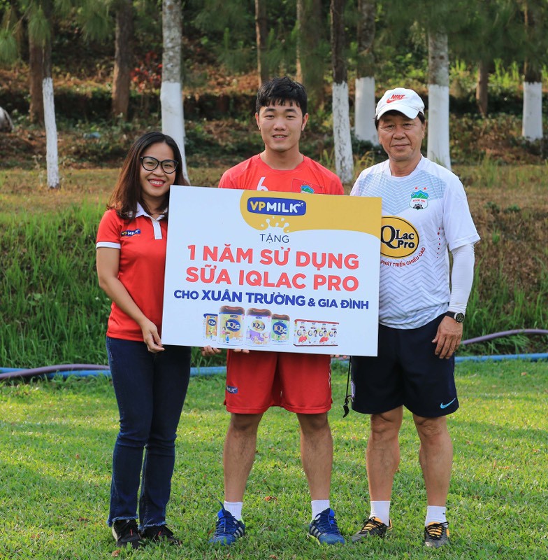 U23 Việt Nam v&agrave; gia đ&igrave;nh nhận đủ qu&agrave; từ nh&agrave; t&agrave;i trợ dinh dưỡng - Ảnh 4.