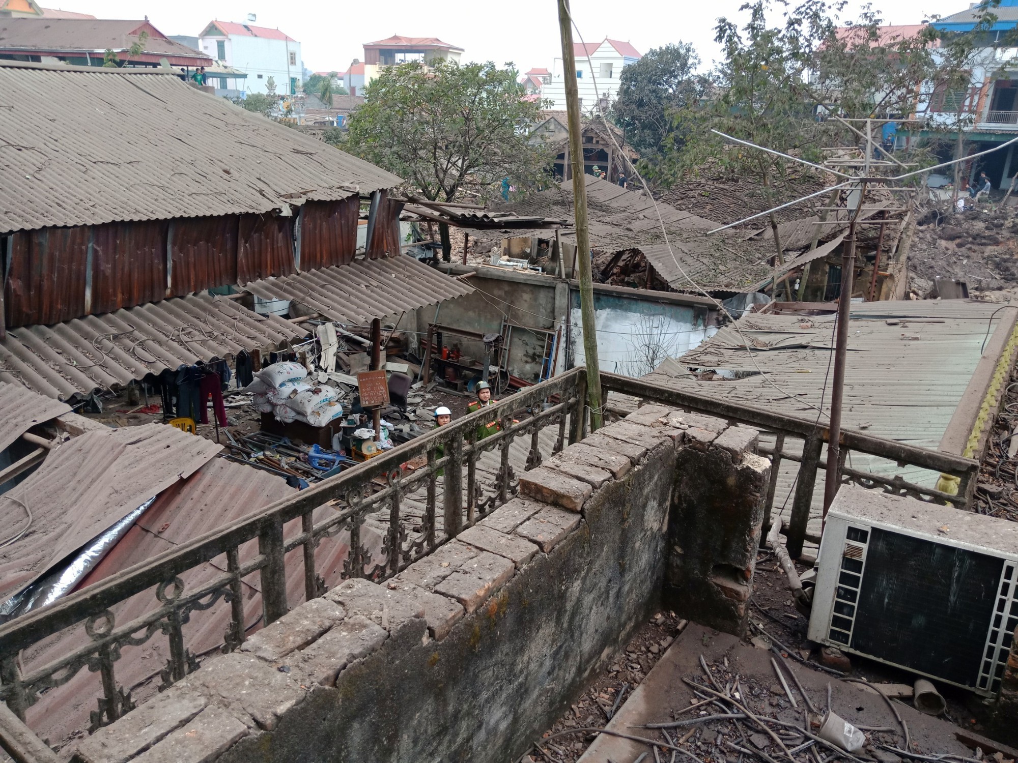 Tiếng nổ giữa thời bình