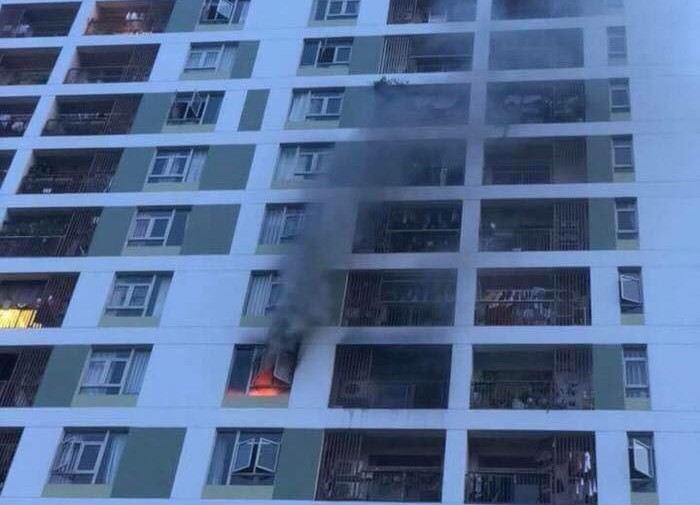 Lại cháy chung cư ở TP HCM, hàng trăm người hoảng loạn
