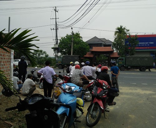 Giang hồ bảo kê buôn gỗ vùng biên