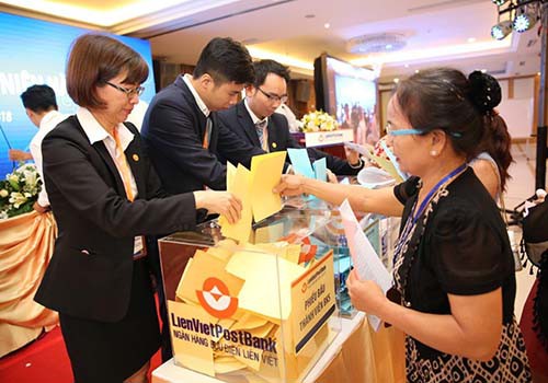 Dấu ấn 10 năm của LienVietPostBank - Ảnh 1.