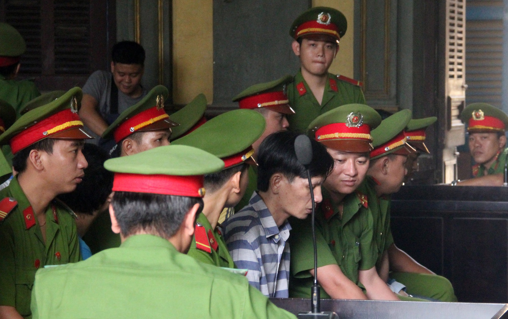 Ng&agrave;y t&agrave;n của băng bu&ocirc;n h&agrave;ng cấm từ Hải Ph&ograve;ng v&agrave;o miền Nam - Ảnh 1.