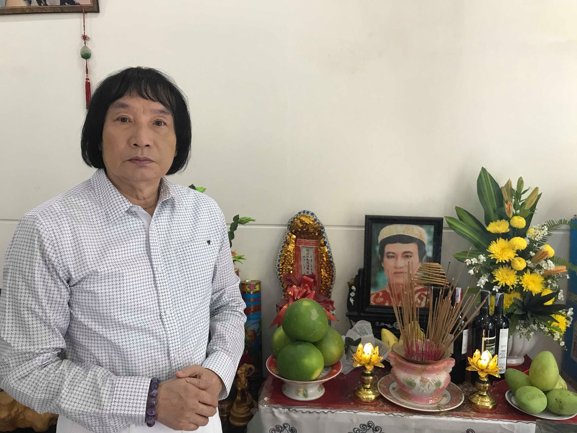 Minh Vương ca "Bên cầu dệt lụa" tưởng nhớ Thanh Sang trong ngày giỗ đầu