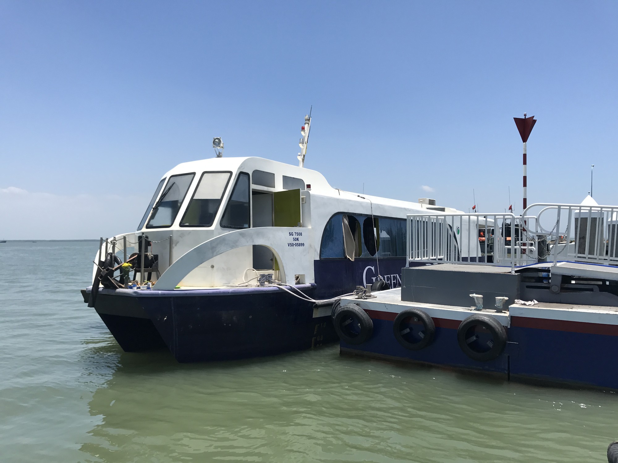 Vụ chìm tàu cao tốc: Di dời tàu Greenlines DP 3 khỏi bến Tắc Suất